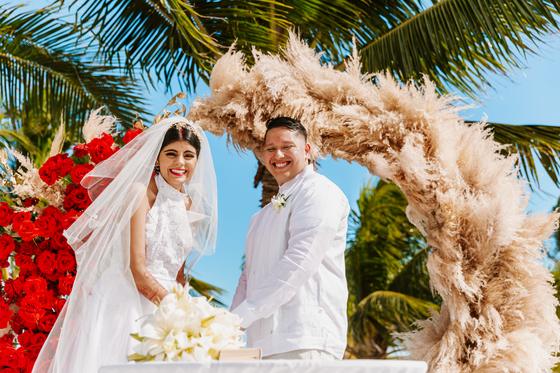 Couple together beneath the pampas arch